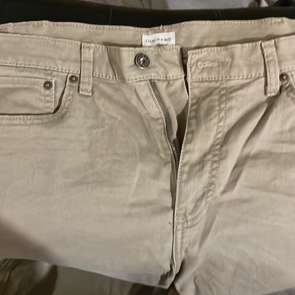 Dockers - Picture 2 of 3